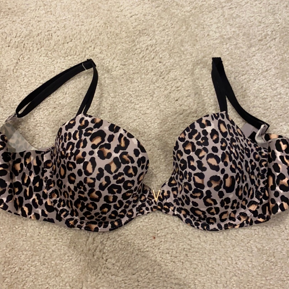 Victoria’s Secret bra size 34D